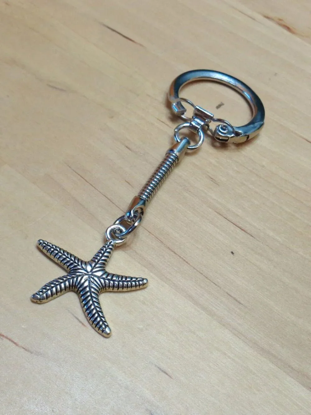 BEACH FASHION DETAILED STARFISH RHODIUM SNAKE KEYCHAIN
